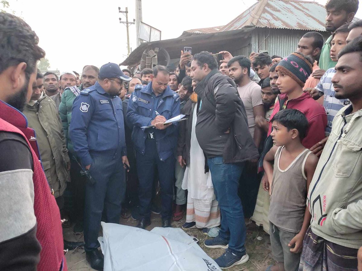 দেবীগঞ্জে সড়ক দুর্ঘটনায় গৃহবধূর মৃত্যু