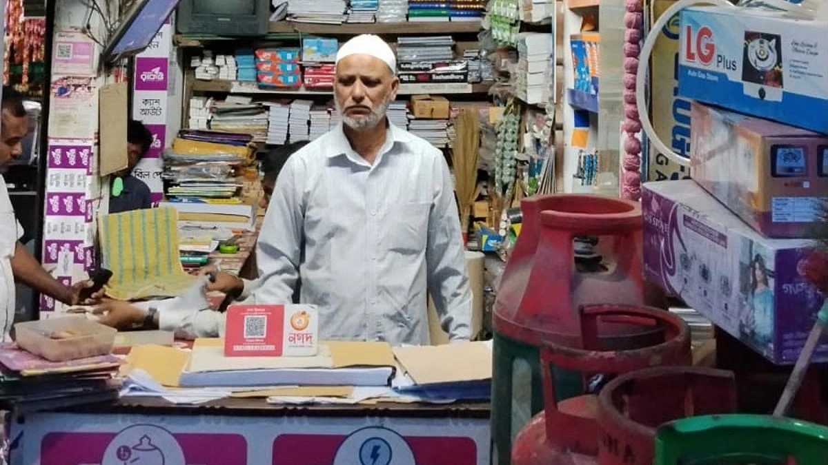 অস্ত্রের মুখে ব্যবসায়ীর সাড়ে ৪ লাখ টাকা লুট, থানায় অভিযোগ