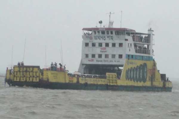 দৌলতদিয়া-পাটুরিয়া রুটে ফেরি চলাচল বন্ধ