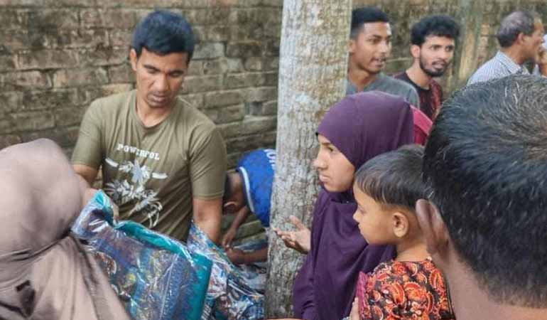 আত্মগোপনে থাকা আ.লীগ নেতার ঈদ উপহার পেল অসহায়রা