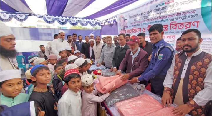 বগুড়ায় আরাফাত রহমান কোকো স্মৃতি সংসদের উদ্যোগে শীতবস্ত্র বিতরণ