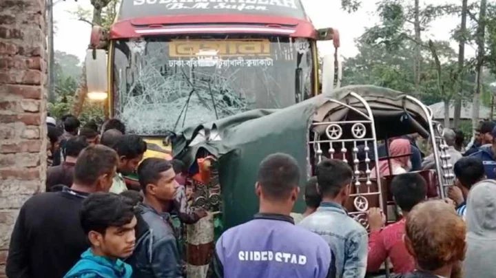 ঝালকাঠিতে বাস-মাহেন্দ্রের সংঘর্ষে নিহত ৩, আহত ৫