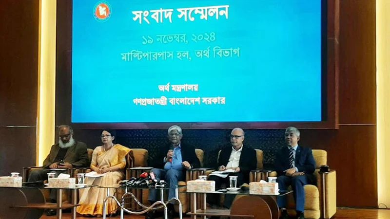 কোনো ব্যাংক বন্ধ করার ইচ্ছা সরকারের নেই: অর্থ উপদেষ্টা