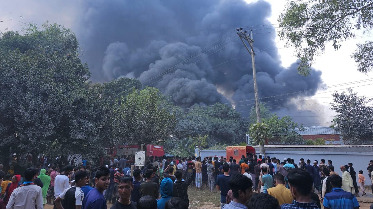 গাজীপুরে বোতাম তৈরির কারখানায় আগুন,নিহত ১