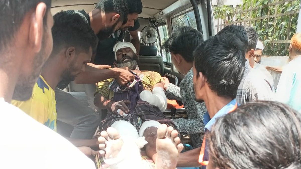 তিন ভাইকে কুপিয়ে জখম, একজনের কবজি বিচ্ছিন্ন