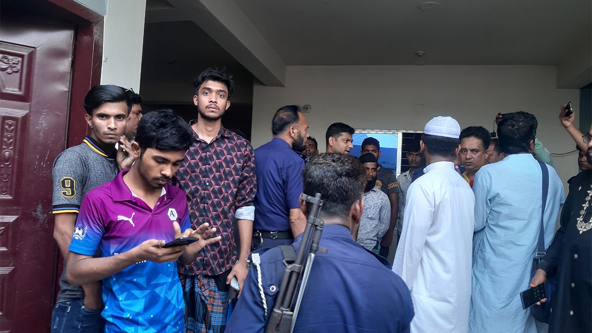 পরিবারের অমতে বিয়ে অতঃপর ঝুলন্ত মরদেহ উদ্ধার
