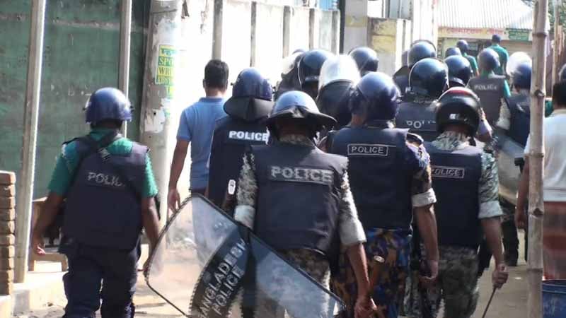 গাজীপুরে পুলিশের সঙ্গে সংঘর্ষে নারী পোশাকশ্রমিক নিহত, বিজিবি মোতায়েন
