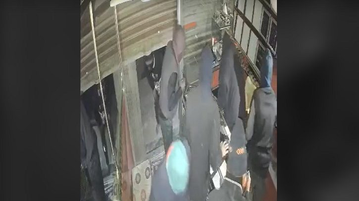 মোহাম্মদপুরে স্বর্ণের দোকানে দুর্ধর্ষ চুরি, ৬৭০ ভরি স্বর্ণ-রুপা লুট