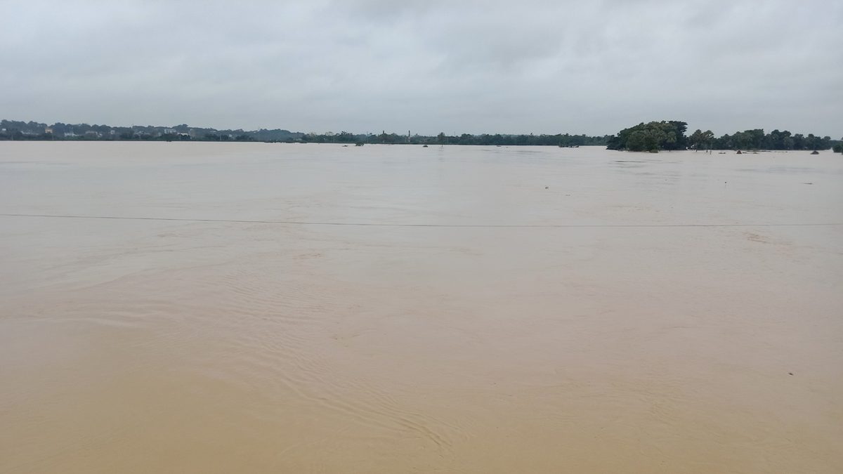 ভেঙে গেছে গোমতীর বাঁধ, আতঙ্কে নির্ঘুম রাত কাটাচ্ছেন নগরবাসী