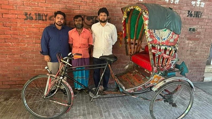 শহিদ নাফিজের দেহ বহনকারী সেই রিকশাটি গণভবনের জাদুঘরে