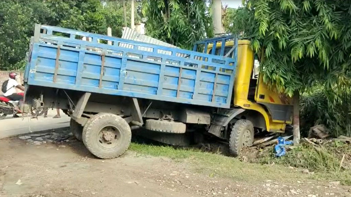 গাজীপুরে ট্রাকচাপায় দুই নারী শ্রমিক নিহত