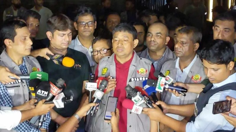 বিএনপির কার্যালয়ে ডিবির অভিযানে ককটেল-লাঠি উদ্ধার, গ্রেফতার ৭