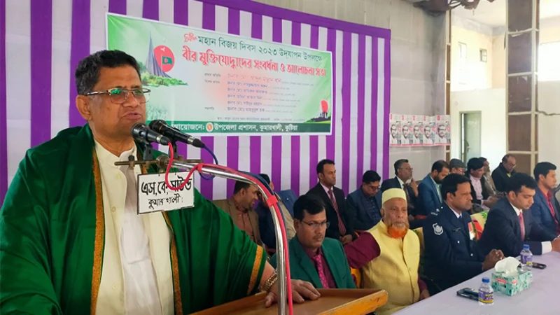 মঞ্চে ইউএনও-ওসি, আ. লীগ নেতার ৬ মিনিটের বক্তব্য ভাইরাল