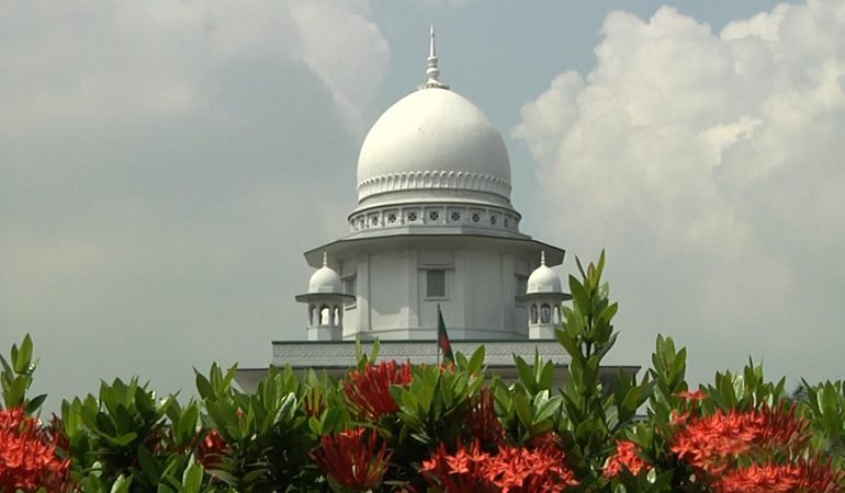 পোশাক নিয়ে শুধু প্রশ্ন করেছি, আদেশে কিছু লিখিনি -হাইকোর্ট