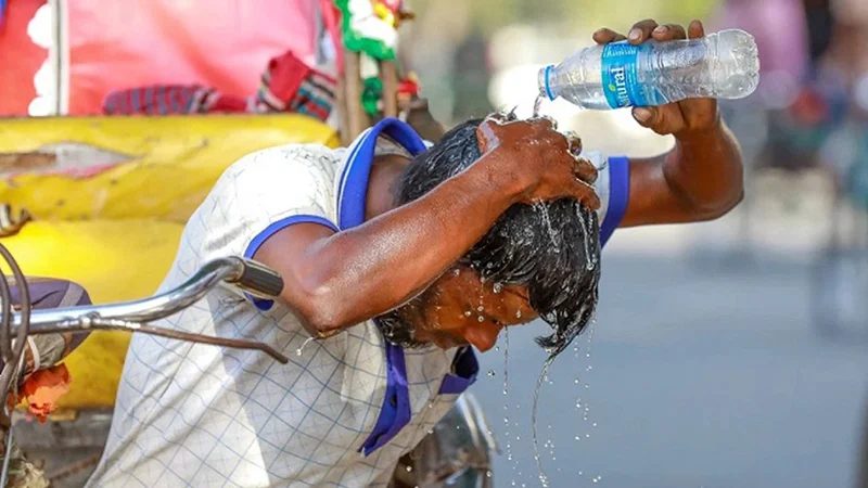 আবারও ২৪ ঘণ্টার হিট অ্যালার্ট জারি