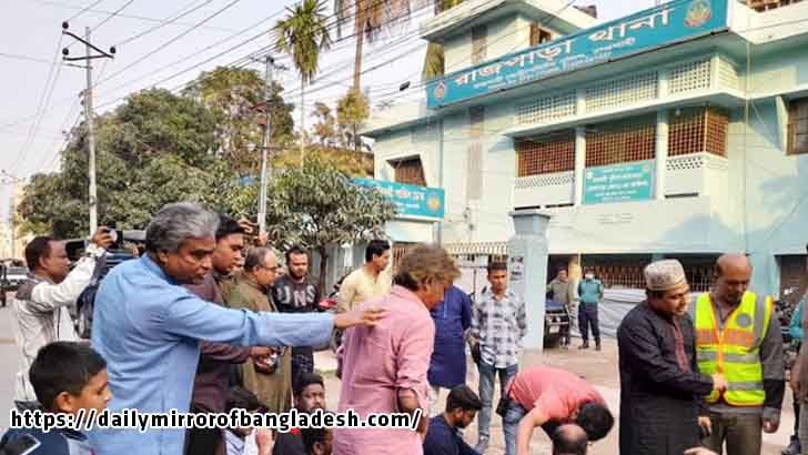 রাজশাহীতে সাংবাদিক লাঞ্ছিত, থানা ঘেরাও-বিক্ষোভ