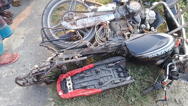 চিত্রা এক্সপ্রেস ট্রেনের ধাক্কায় দুই মোটরসাইকেল আরোহী নিহত