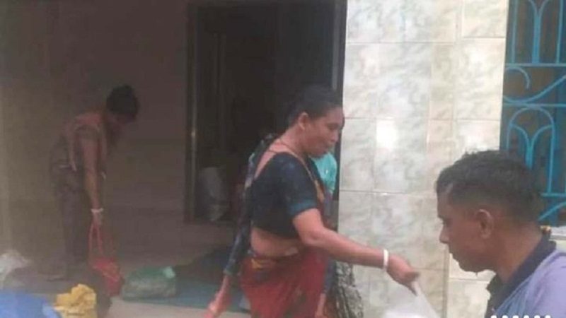 বন্যাদুর্গত হিন্দু ধর্মাবলম্বীদের মসজিদে আশ্রয়