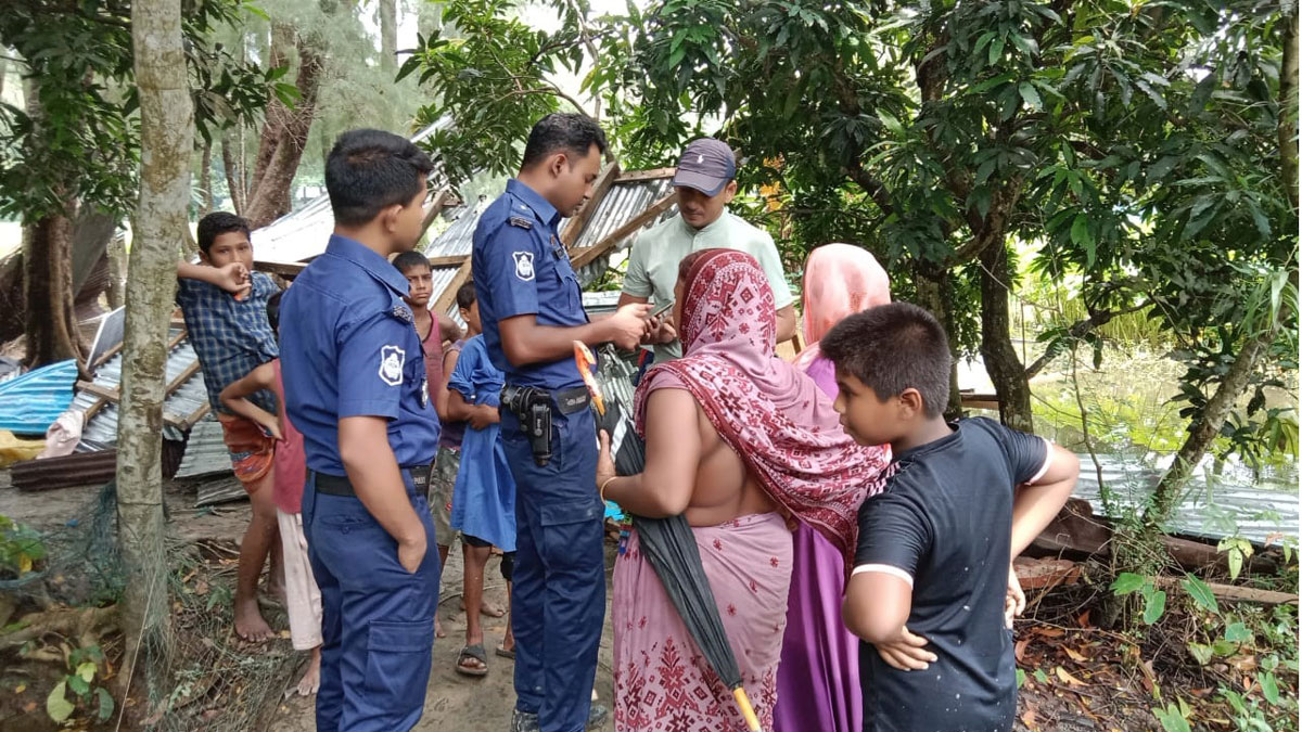 ইউপি সদস্যের বিরুদ্ধে গৃহবধূর বসতভিটা উচ্ছেদের অভিযোগ