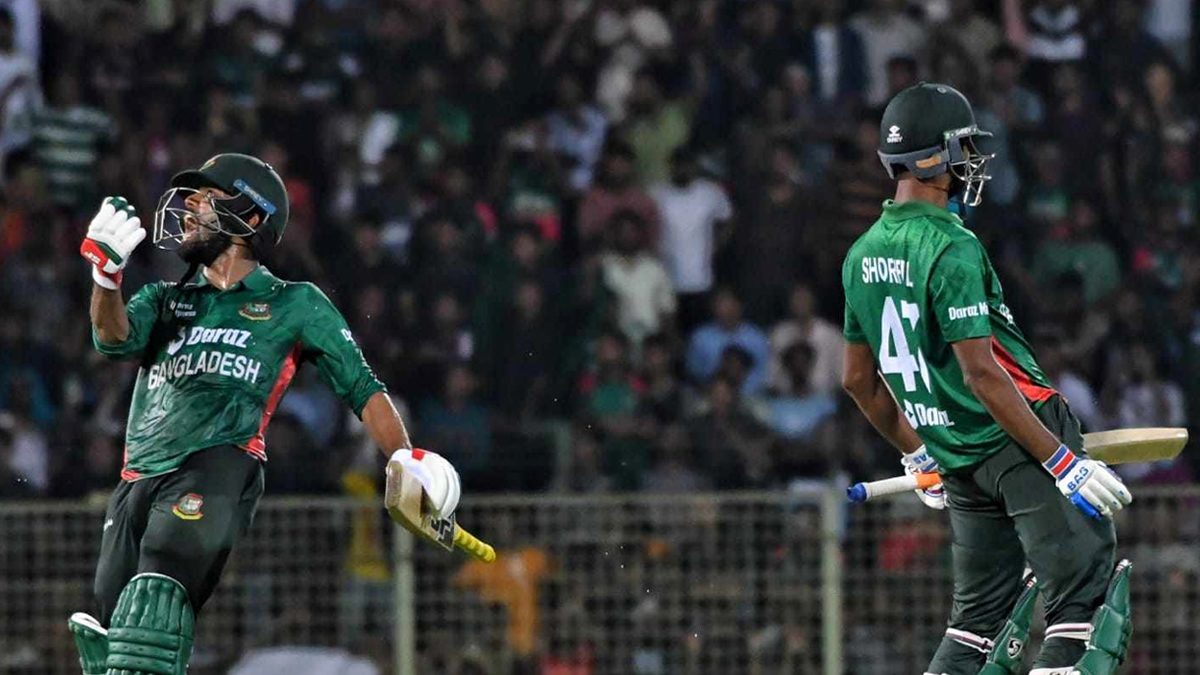 শেষ ওভারে নাটকীয়তার পর বাংলাদেশের জয়