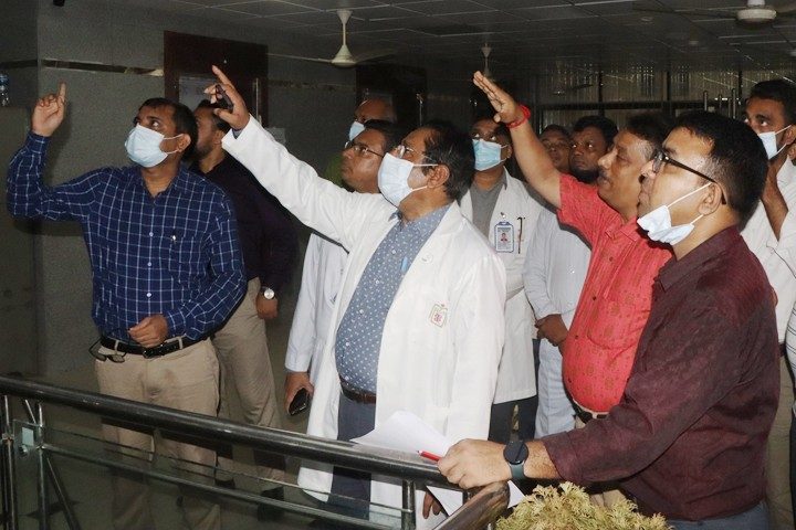 বিদ্যুৎ সাশ্রয়ে ফ্যান-লাইট বন্ধ করলেন বিএসএমএমইউ উপাচার্য