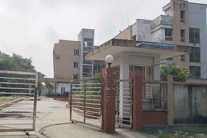 ঘুমন্ত স্বামীর গোপনাঙ্গ কাটলেন স্ত্রী