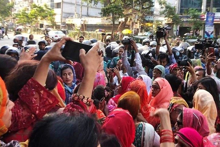 মহিলা দলের র‌্যালি পুলিশি বাধায় পণ্ড