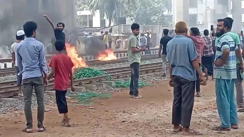 কমপ্লিট শাটডাউন:ঢাকার সঙ্গে সারাদেশের রেল যোগাযোগ বন্ধ