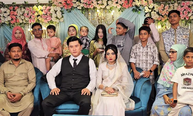 প্রেমের টানে বাংলাদেশে কোরিয়ান যুবক