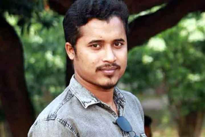 কলেজছাত্রীর সঙ্গে প্রেম,বিয়েতে অস্বীকৃতি জানানোয় শিক্ষক গ্রেপ্তার