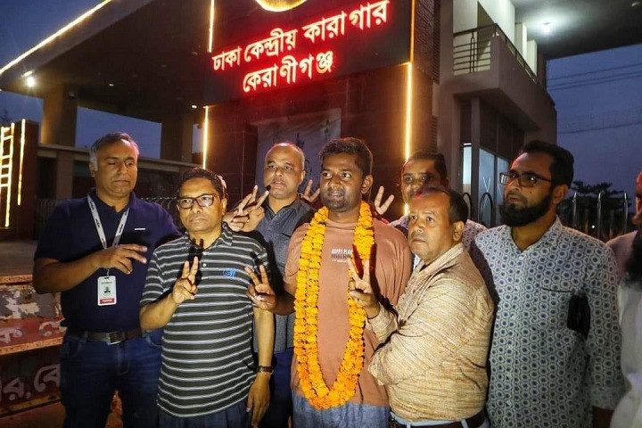 কারামুক্ত হলেন সাংবাদিক শামসুজ্জামান