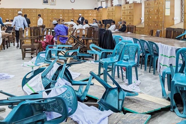 সুপ্রিম কোর্ট বারের ইফতার মাহফিলে আইনজীবীদের হাতাহাতি-ভাঙচুর