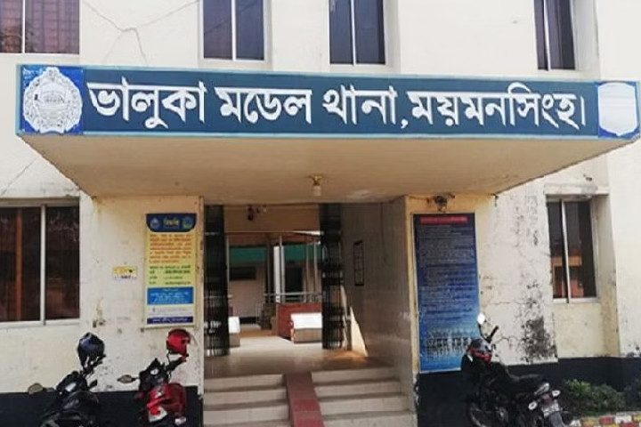 স্ত্রীকে ভিডিও কলে রেখে ব্যবসায়ীর কান্ড