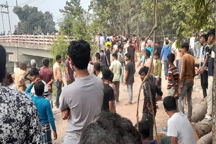 ছবি তোলা নিয়ে সংঘর্ষ, আহত ৩৫