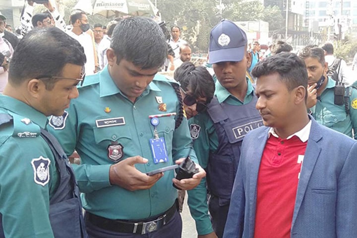 ‘অভিযোগ ছাড়া ব্যক্তিগত ডিভাইস তল্লাশি করতে পারবে না পুলিশ'
