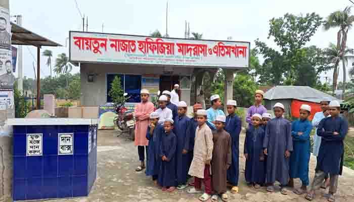 গোরস্থান-মাদরাসার দান বাক্স ভেঙে টাকা নিয়ে গেল চোর