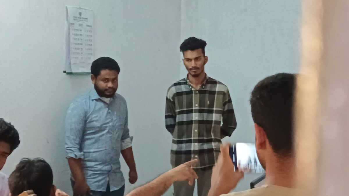 ইবিতে পরীক্ষা দিতে এসে ছাত্রলীগের দুই নেতা আটক