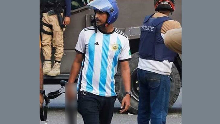 শটগান হাতে আর্জেন্টিনার জার্সি পরা সেই ব্যক্তি শনাক্ত