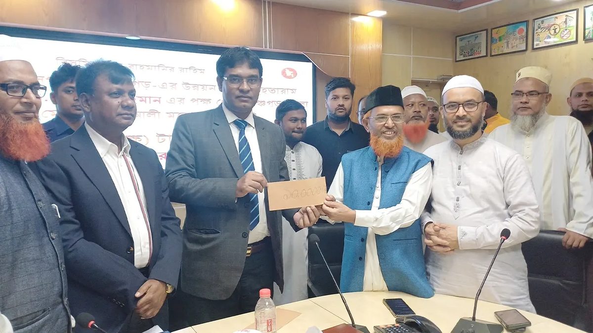 বরাদ্দ না পেয়ে বন্ধ হাসপাতাল, জামায়াতের ১০ লাখ টাকার অনুদান