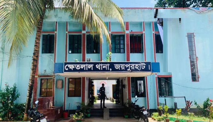 ৯ বছরের শিশুকে ধর্ষণে ব্যর্থ হয়ে ছাদ থেকে ফেলে দিলেন বৃদ্ধ