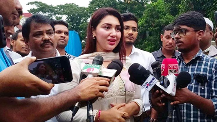 ডিবির কাছে ৪ জনের বিরুদ্ধে অভিযোগ দিলেন অপু বিশ্বাস
