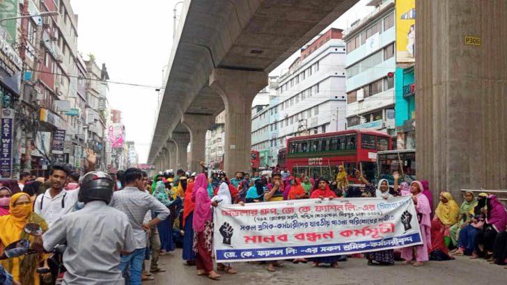 মিরপুরে গার্মেন্টস স্থানান্তরের প্রতিবাদে শ্রমিকদের রাস্তা অবরোধ