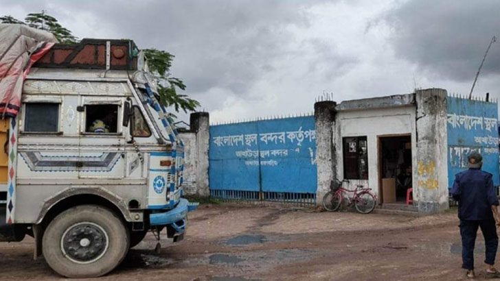 টানা চার দিন বন্ধ আখাউড়া স্থলবন্দর