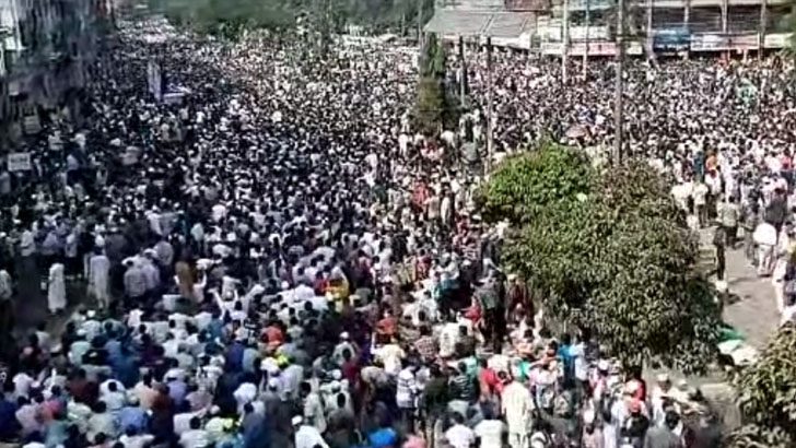 পুলিশ ব্যারিকেড সরিয়ে শাপলা চত্বরে ঢুকে পড়েছে জামায়াত