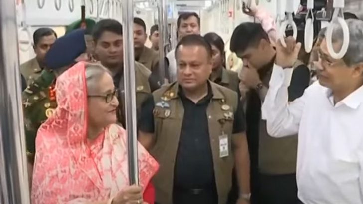 মেট্রোরেলে আগারগাঁও থেকে মতিঝিল গেলেন প্রধানমন্ত্রী