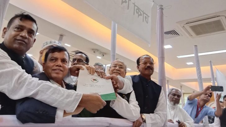 তিন ঘণ্টায় আ. লীগের দেড় কোটি টাকার মনোনয়ন ফরম বিক্রি