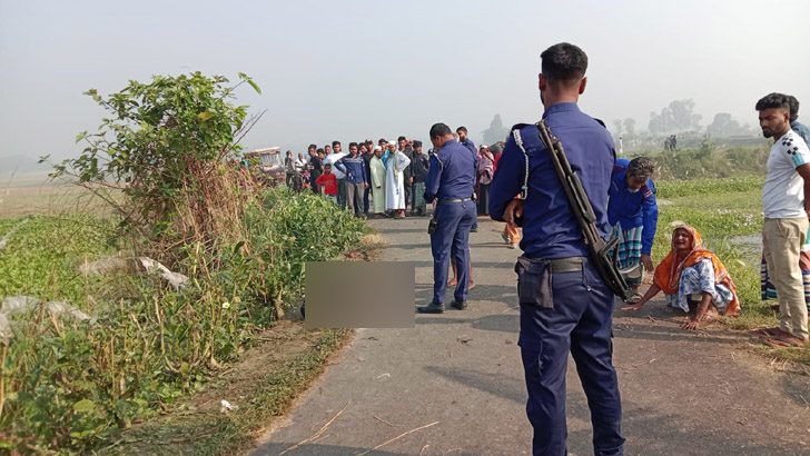 রাস্তার পাশে অটোরিকশাচালকের লাশ