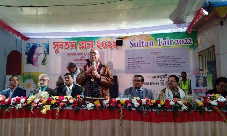 নড়াইলে সুলতান পদক পেলেন চিত্র শিল্পী শহিদ কবীর