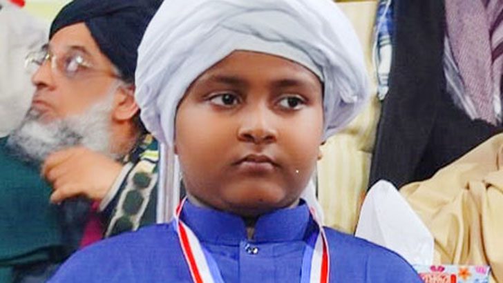 ৮ মাসে পবিত্র কোরআন মুখস্থ করল ৮ বছরের আলভি