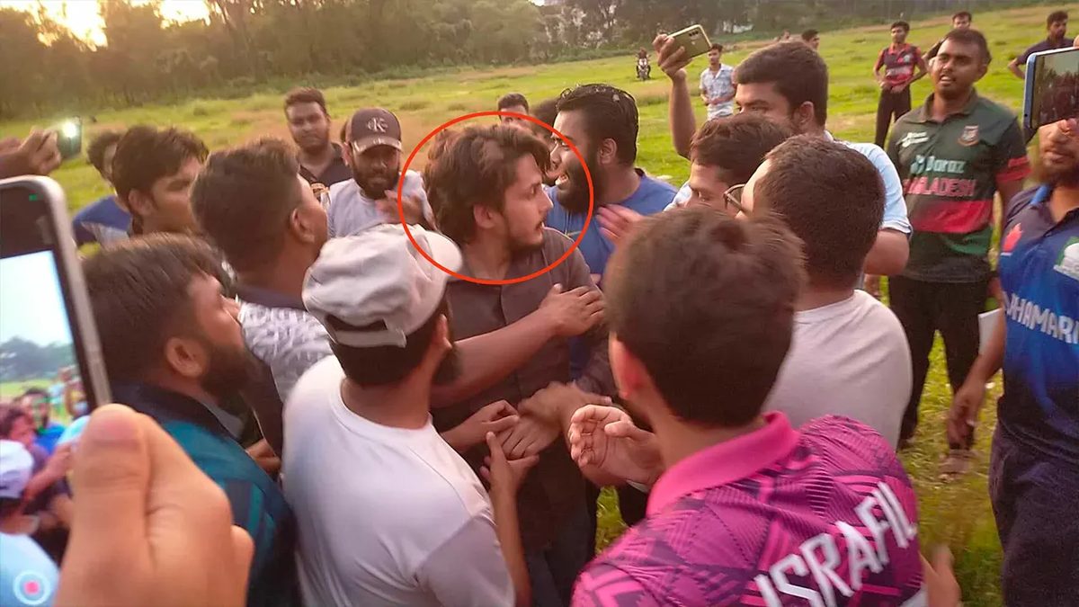 ইবি ছাত্রলীগ কর্মীকে গণধোলাই